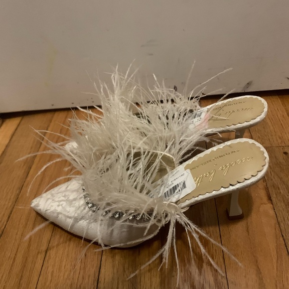 Nicola Bathie x antonio Melanie feather heeled Mules size 6 NWOB - Picture 2 of 9